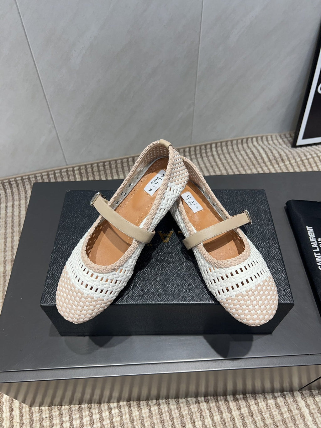 ALAIA MARY JANE FLATS WOVEN PATTERN 25S IN WHITE MIX LIGHT BEIGE CALFSKIN