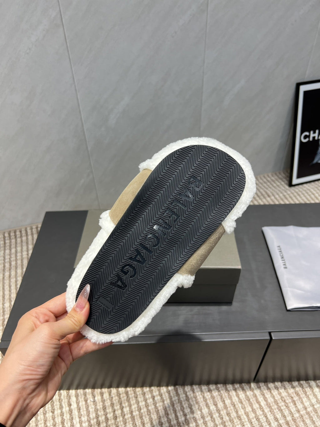 BALENCIAGA 25S SLIPPERS IN DARK BEIGE SUEDE AND WHITE WOOL