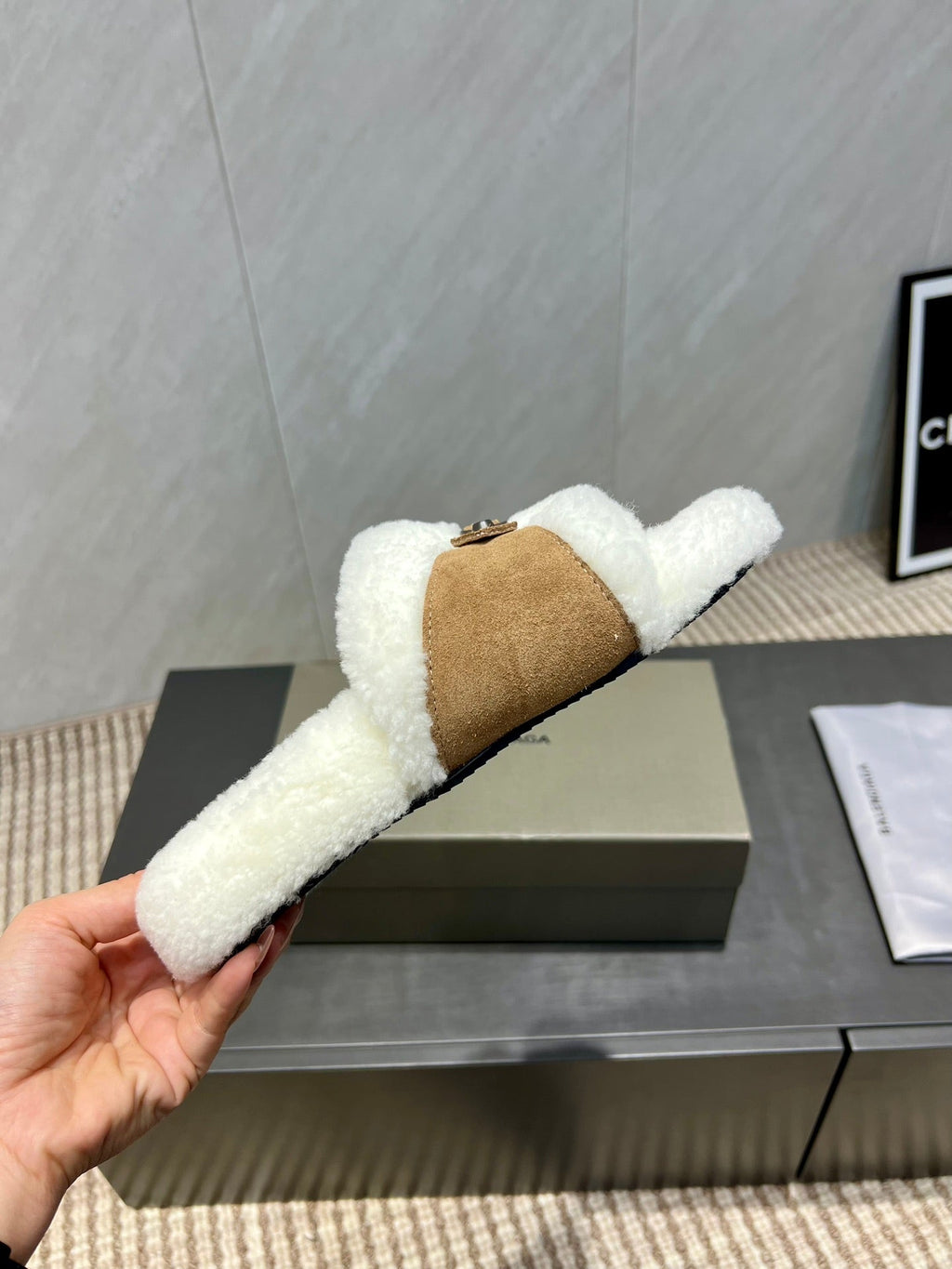 BALENCIAGA 25S SLIPPERS IN LIGHT BROWN SUEDE AND WHITE WOOL
