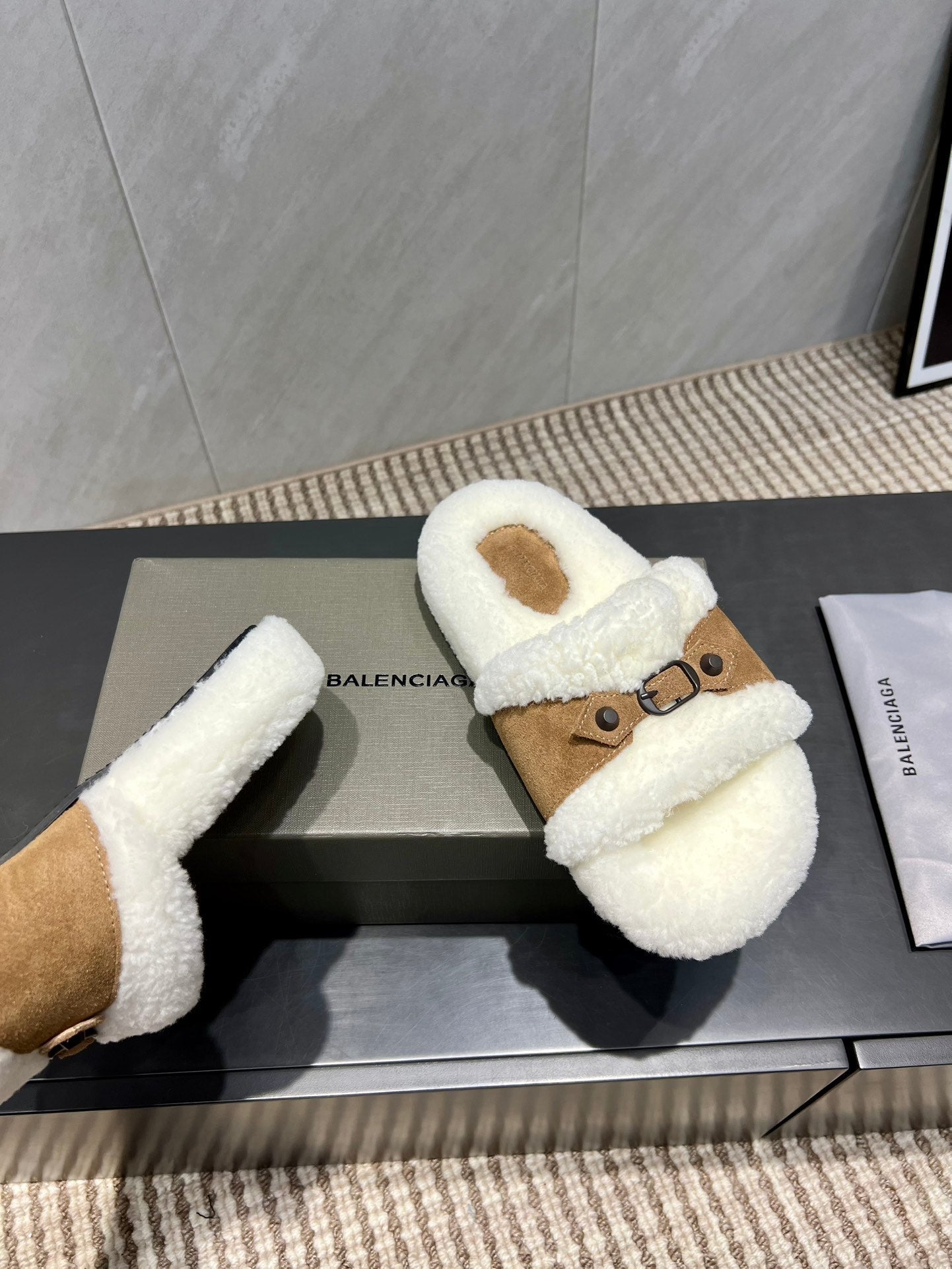BALENCIAGA 25S SLIPPERS IN LIGHT BROWN SUEDE AND WHITE WOOL