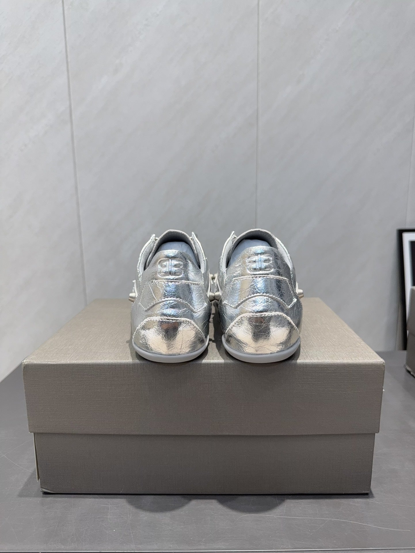 BALENCIAGA 25S SNEAKER IN SILVER CALFSKIN