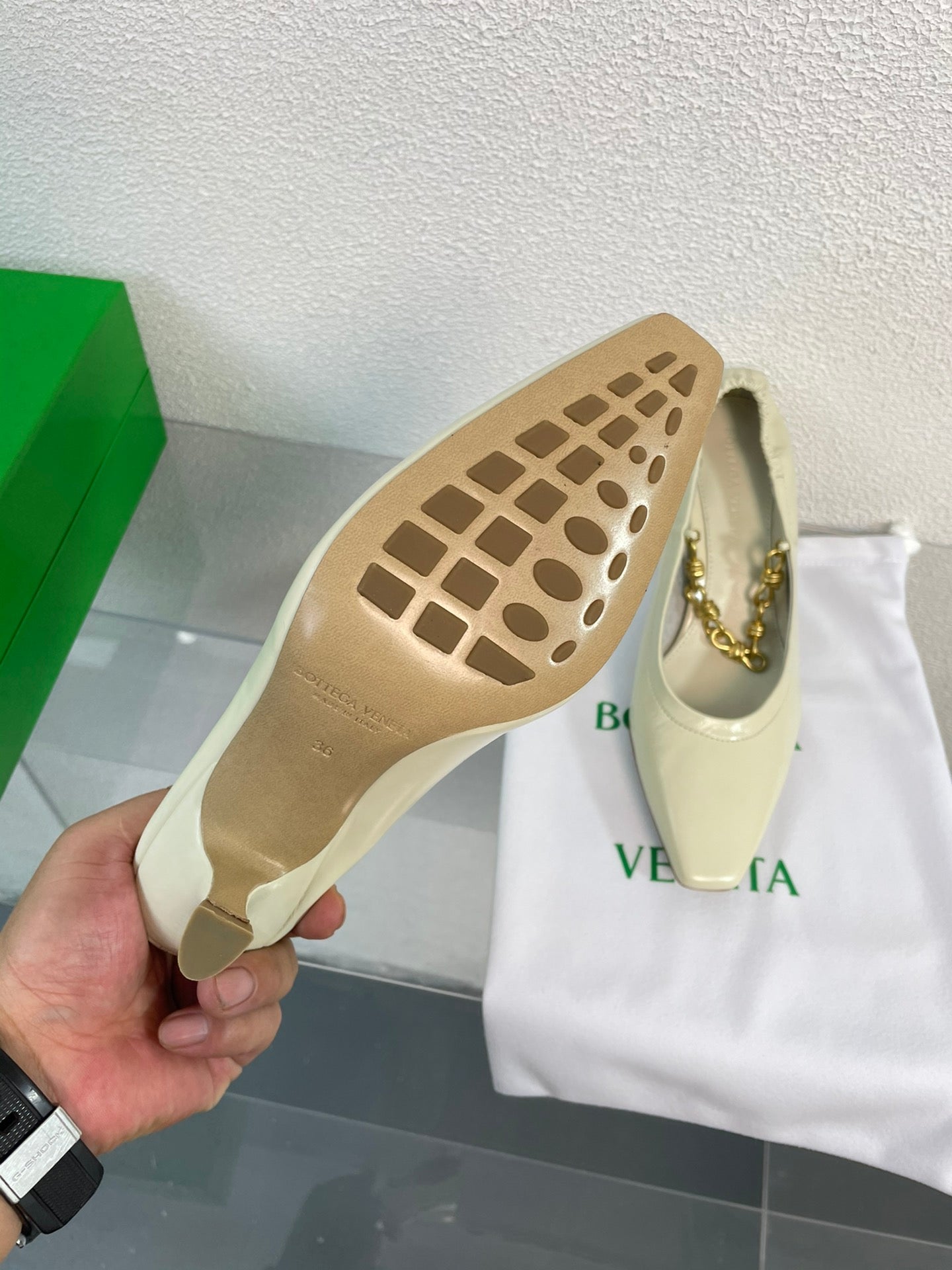 BOTTEGA VENETA SHARP CHAIN PUMP 6 CM IN BONE WHITE CALFSKIN
