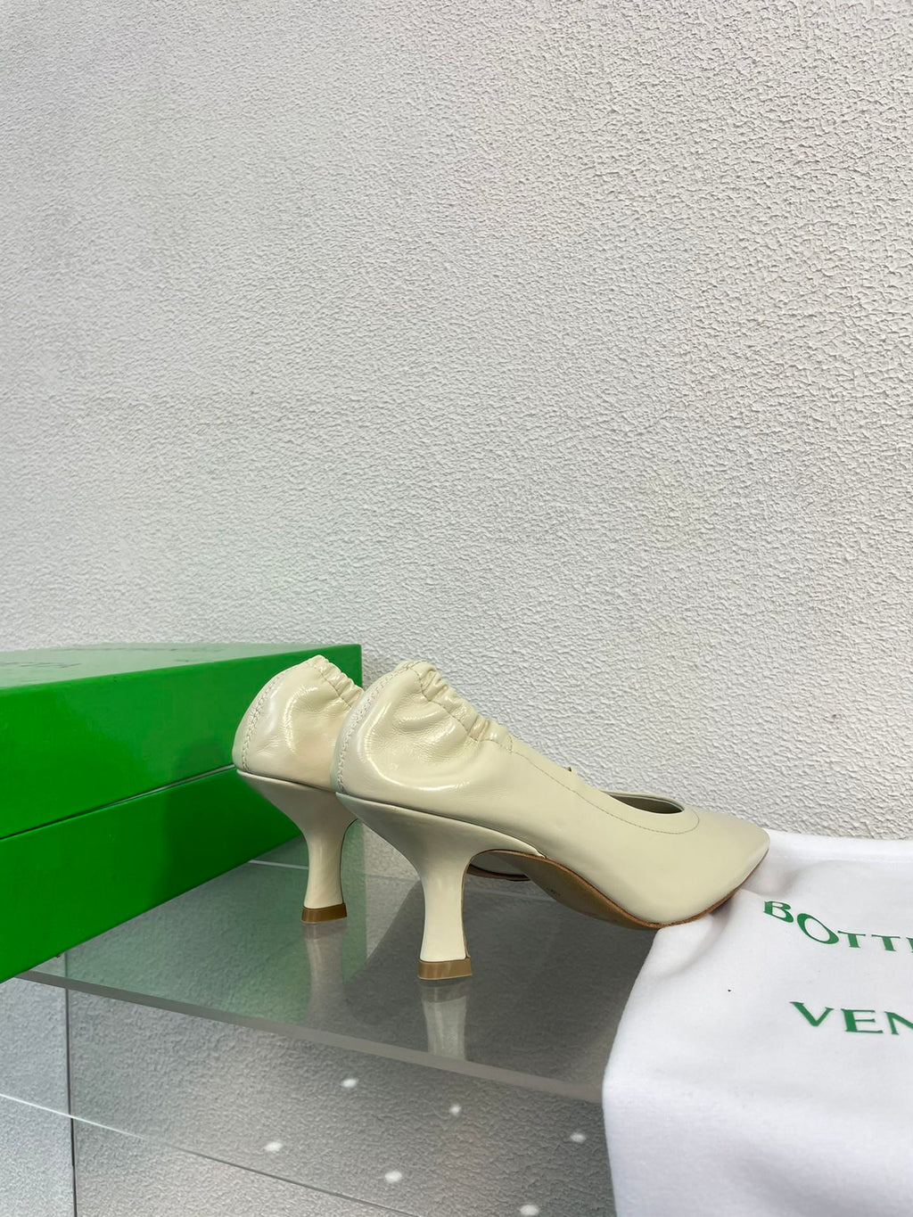 BOTTEGA VENETA SHARP CHAIN PUMP 6 CM IN BONE WHITE CALFSKIN