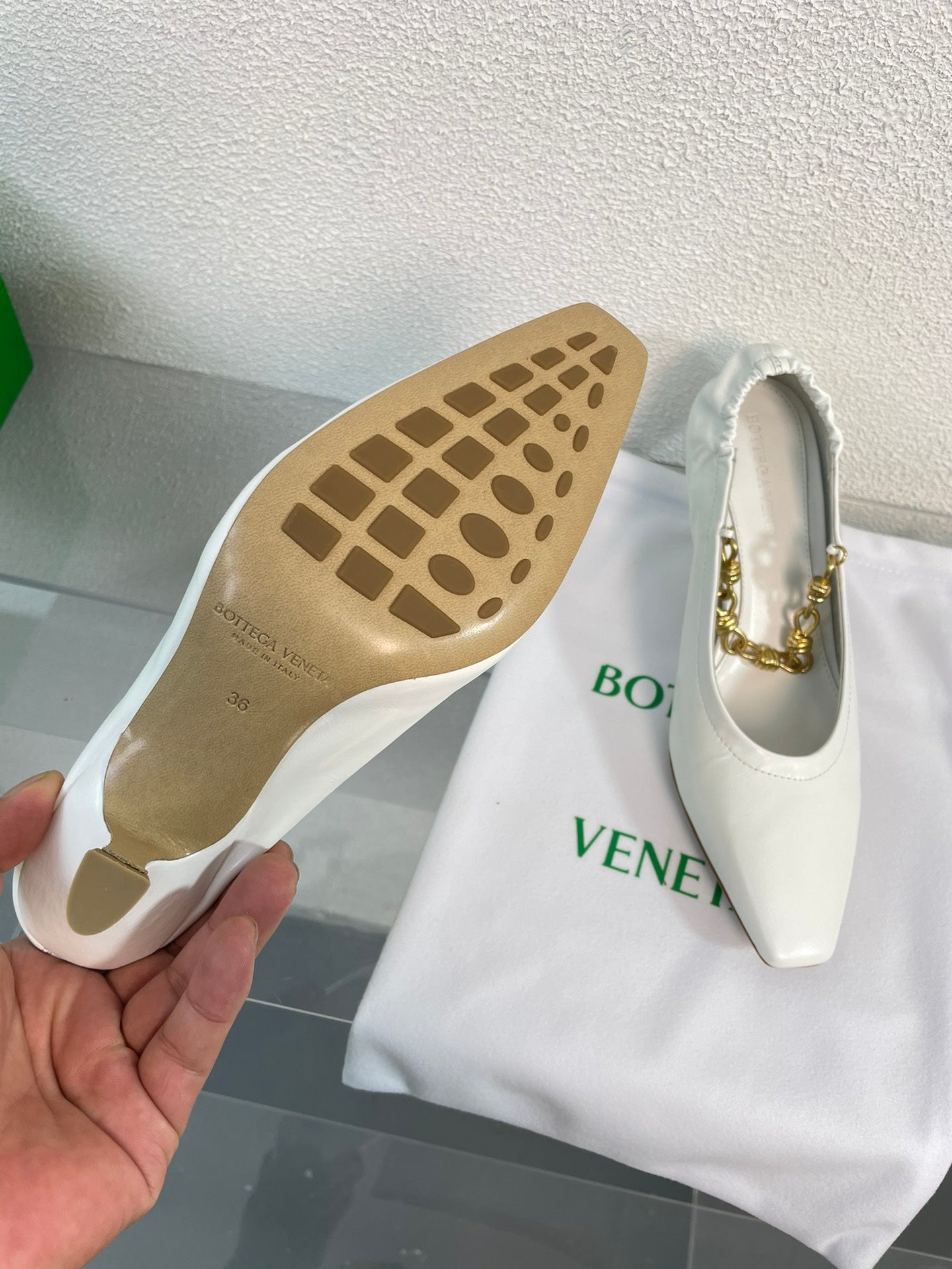 BOTTEGA VENETA SHARP CHAIN PUMP 6 CM IN WHITE CALFSKIN
