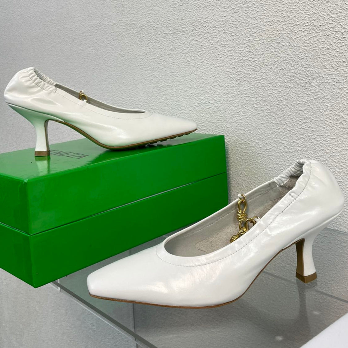 BOTTEGA VENETA SHARP CHAIN PUMP 6 CM IN WHITE CALFSKIN