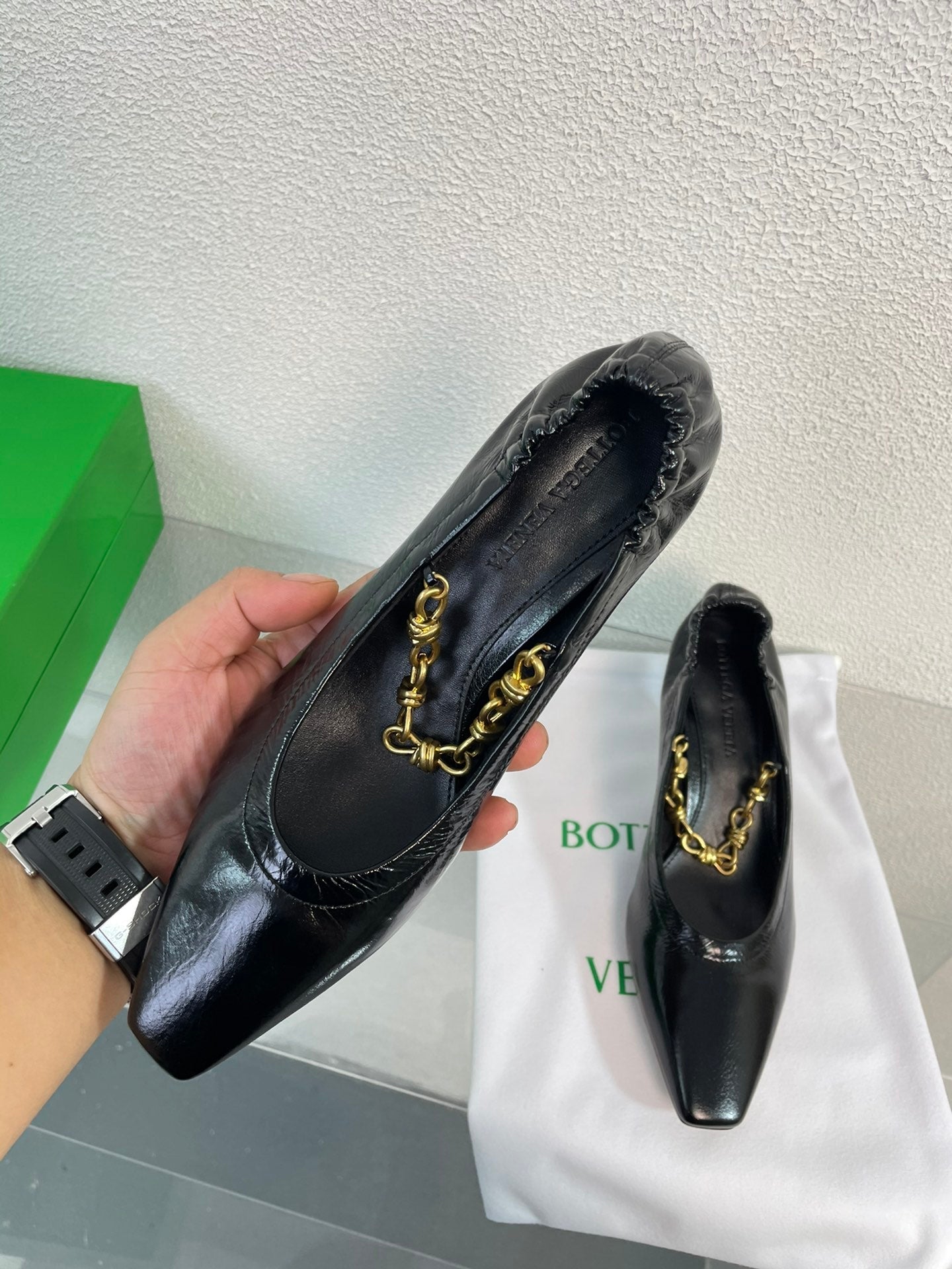 BOTTEGA VENETA SHARP CHAIN PUMP 6 CM IN BLACK CALFSKIN
