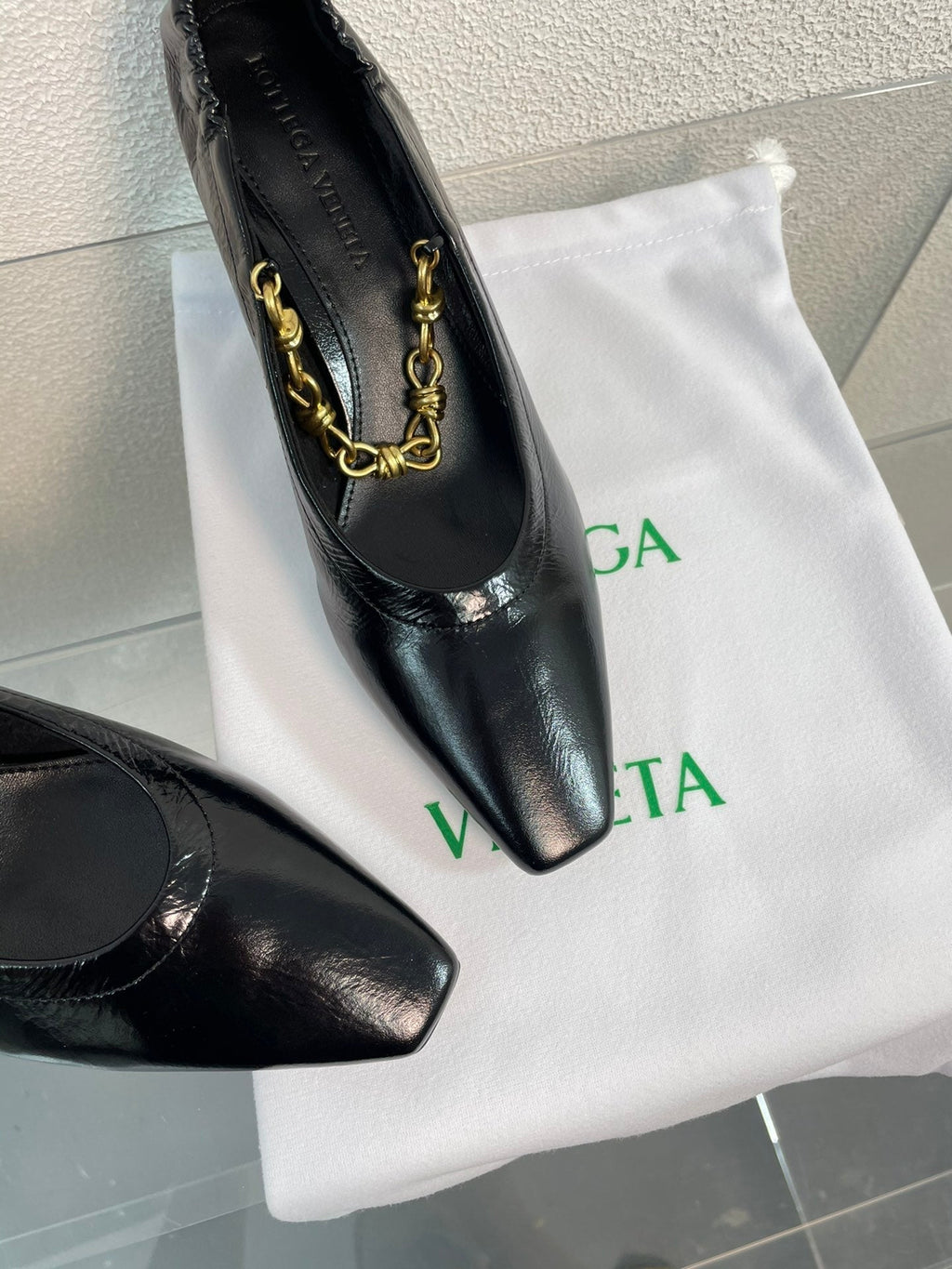 BOTTEGA VENETA SHARP CHAIN PUMP 6 CM IN BLACK CALFSKIN