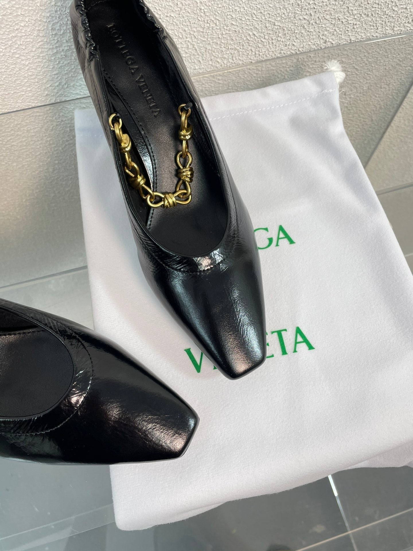 BOTTEGA VENETA SHARP CHAIN PUMP 6 CM IN BLACK CALFSKIN