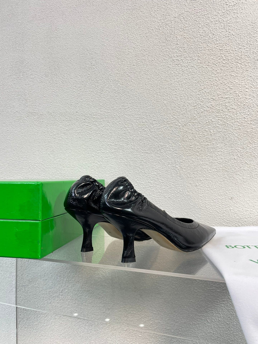 BOTTEGA VENETA SHARP CHAIN PUMP 6 CM IN BLACK CALFSKIN