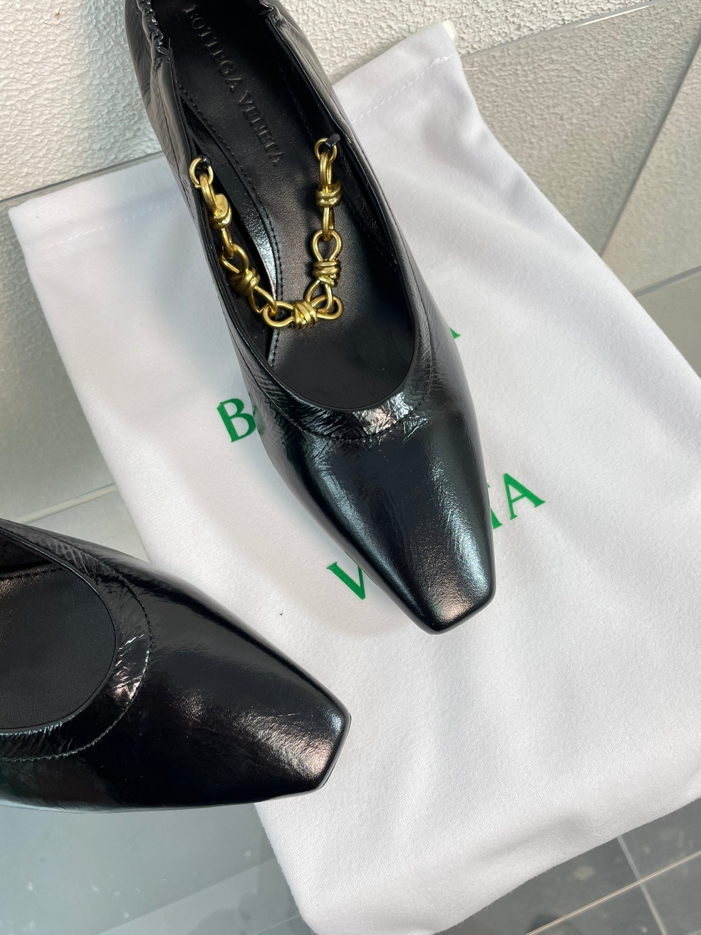 BOTTEGA VENETA SHARP CHAIN PUMP 6 CM IN BLACK CALFSKIN