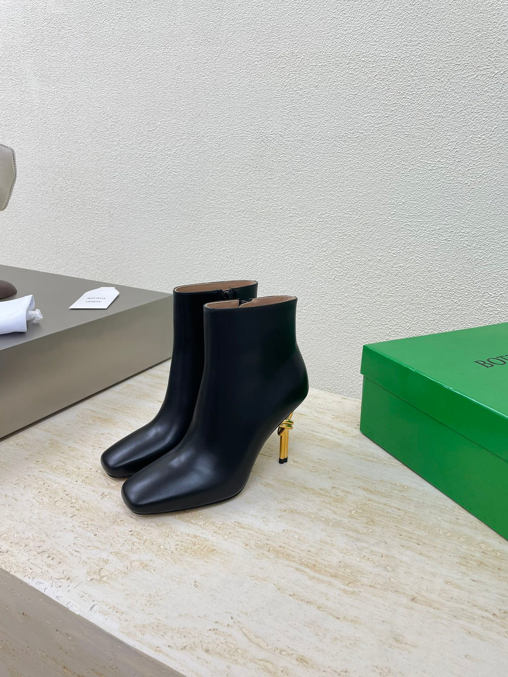BOTTEGA VENETA KNOT ANKLE BOOT IN BLACK CALFSKIN WITH GOLD METAL HEEL 9 CM