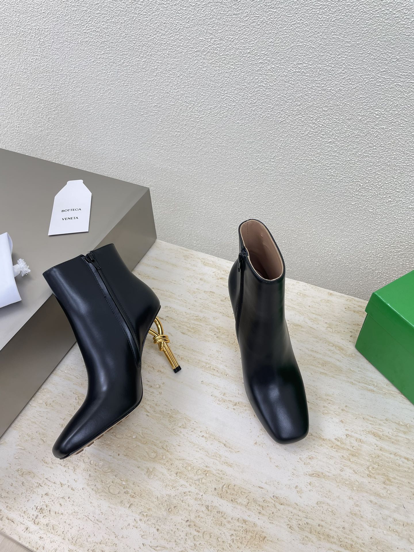 BOTTEGA VENETA KNOT ANKLE BOOT IN BLACK CALFSKIN WITH GOLD METAL HEEL 9 CM