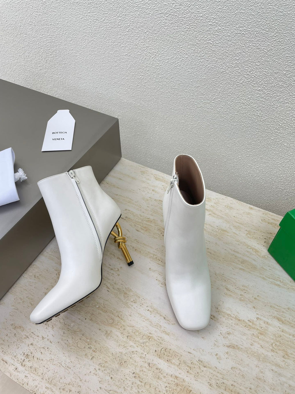 BOTTEGA VENETA KNOT ANKLE BOOT IN WHITE CALFSKIN WITH GOLD METAL HEEL 9 CM