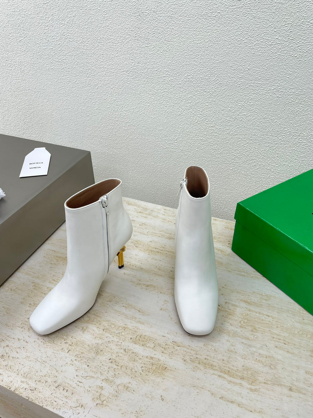 BOTTEGA VENETA KNOT ANKLE BOOT IN WHITE CALFSKIN WITH GOLD METAL HEEL 9 CM