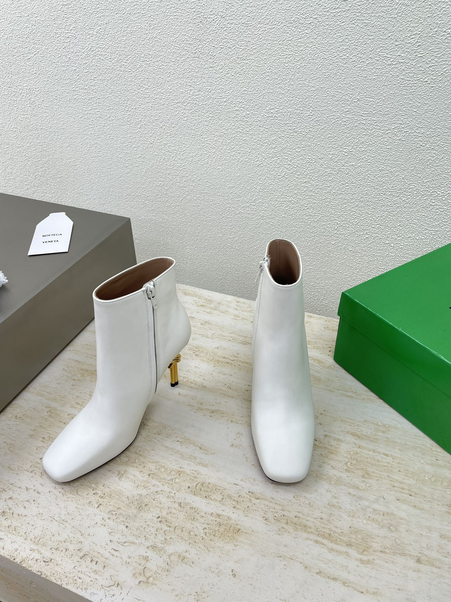BOTTEGA VENETA KNOT ANKLE BOOT IN WHITE CALFSKIN WITH GOLD METAL HEEL 9 CM