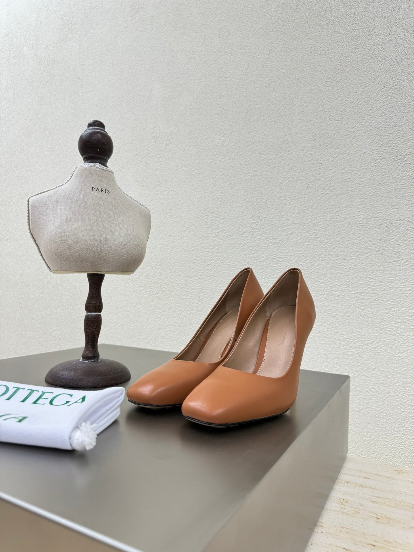 BOTTEGA VENETA KNOT HIGH PUMP IN BRONZE BROWN AND GOLD METAL HEEL 9 CM