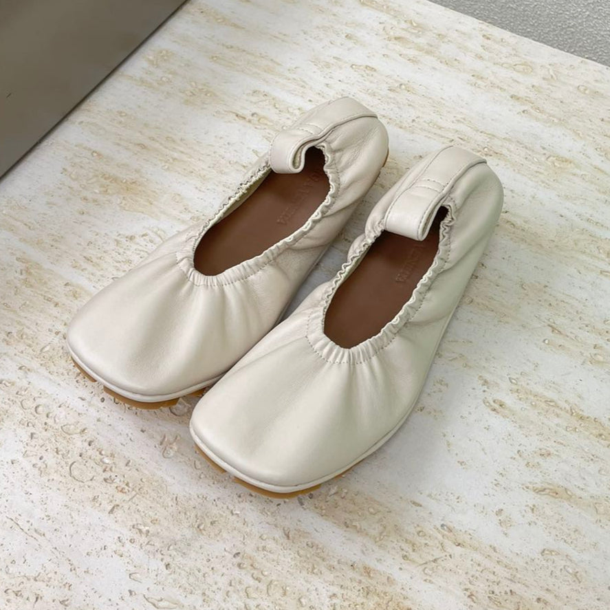 BOTTEGA VENETA ELASTIC BALLERINA FLATS IN WHITE CREAM LAMBSKIN
