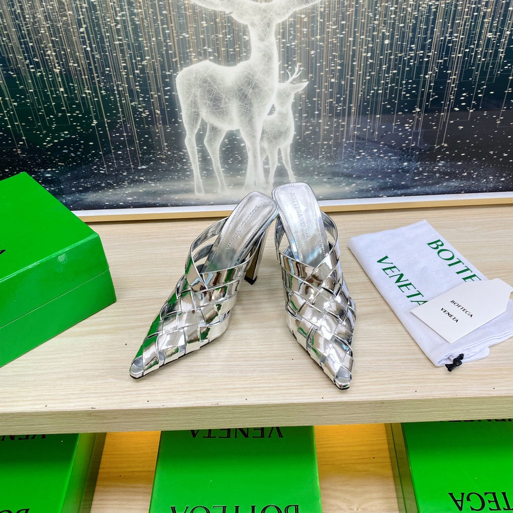 BOTTEGA VENETA ALFIE LEATHER HIGH MULES IN SILVER PATENT CALFSKIN WITH WOVEN DESIGN