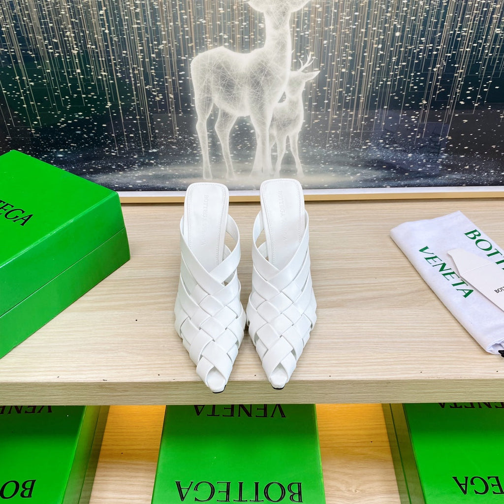 BOTTEGA VENETA ALFIE LEATHER HIGH MULES IN WHITE CALFSKIN WITH WOVEN DESIGN