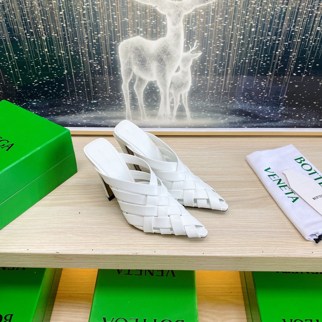 BOTTEGA VENETA ALFIE LEATHER HIGH MULES IN WHITE CALFSKIN WITH WOVEN DESIGN