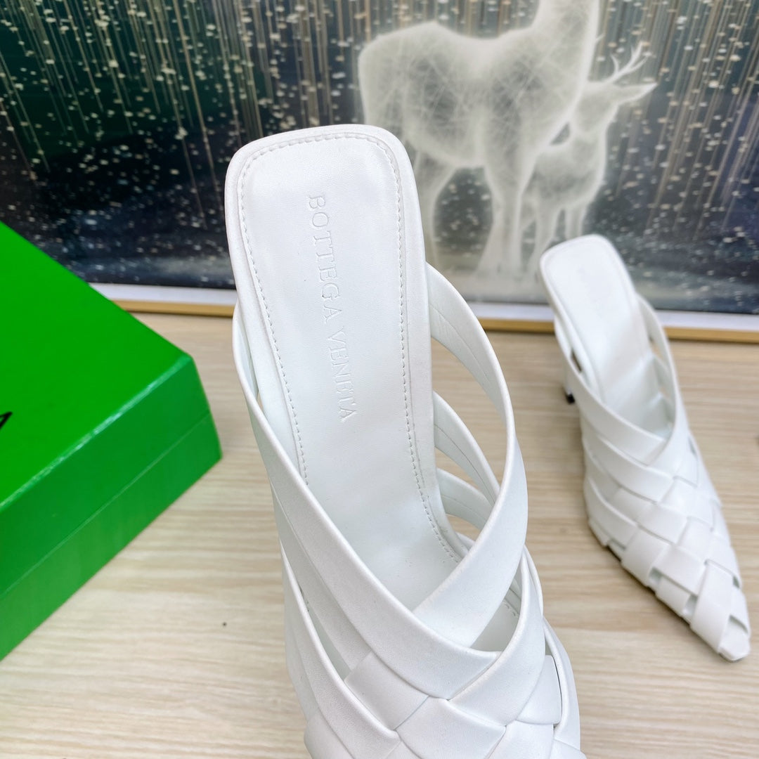 BOTTEGA VENETA ALFIE LEATHER HIGH MULES IN WHITE CALFSKIN WITH WOVEN DESIGN