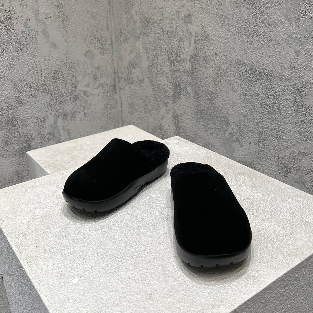BOTTEGA VENETA SNAP SLIPPER IN BLACK SUEDE AND SHEARLING LINING