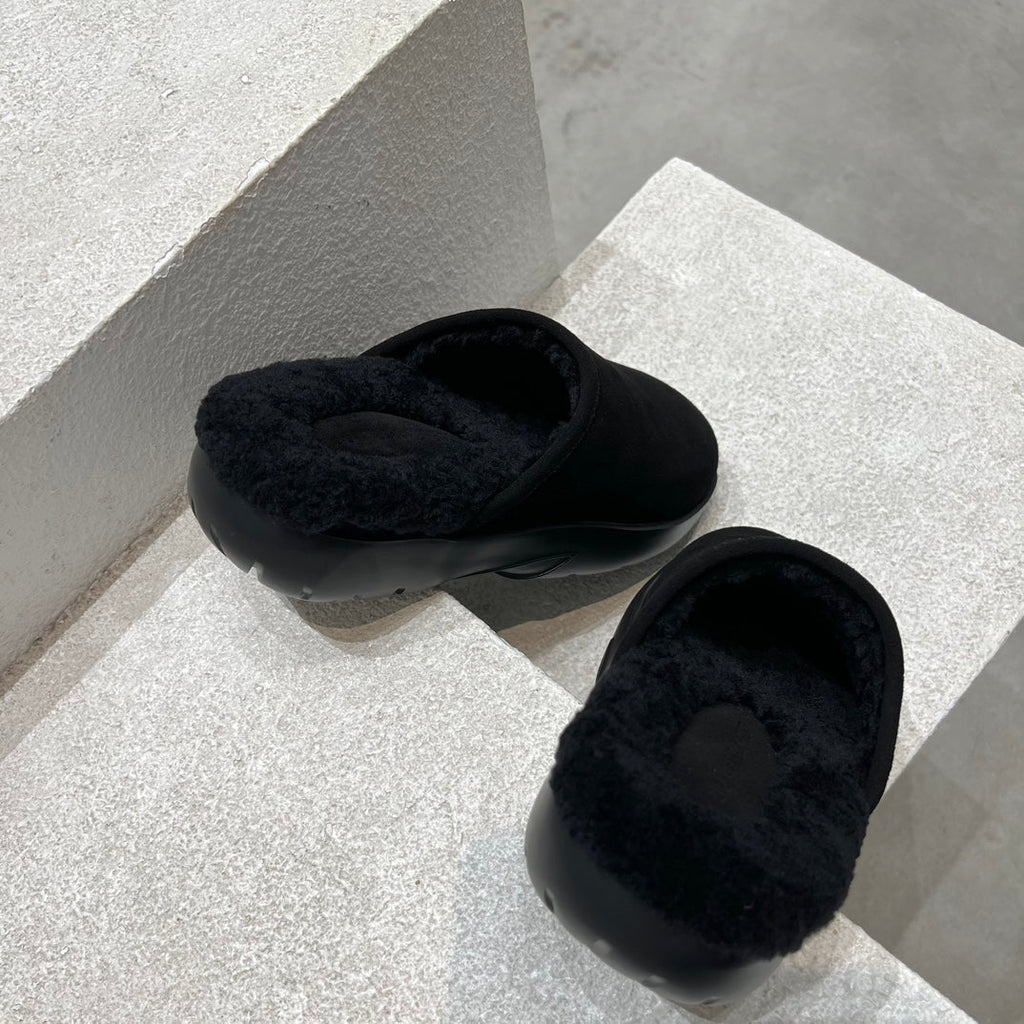 BOTTEGA VENETA SNAP SLIPPER IN BLACK SUEDE AND SHEARLING LINING