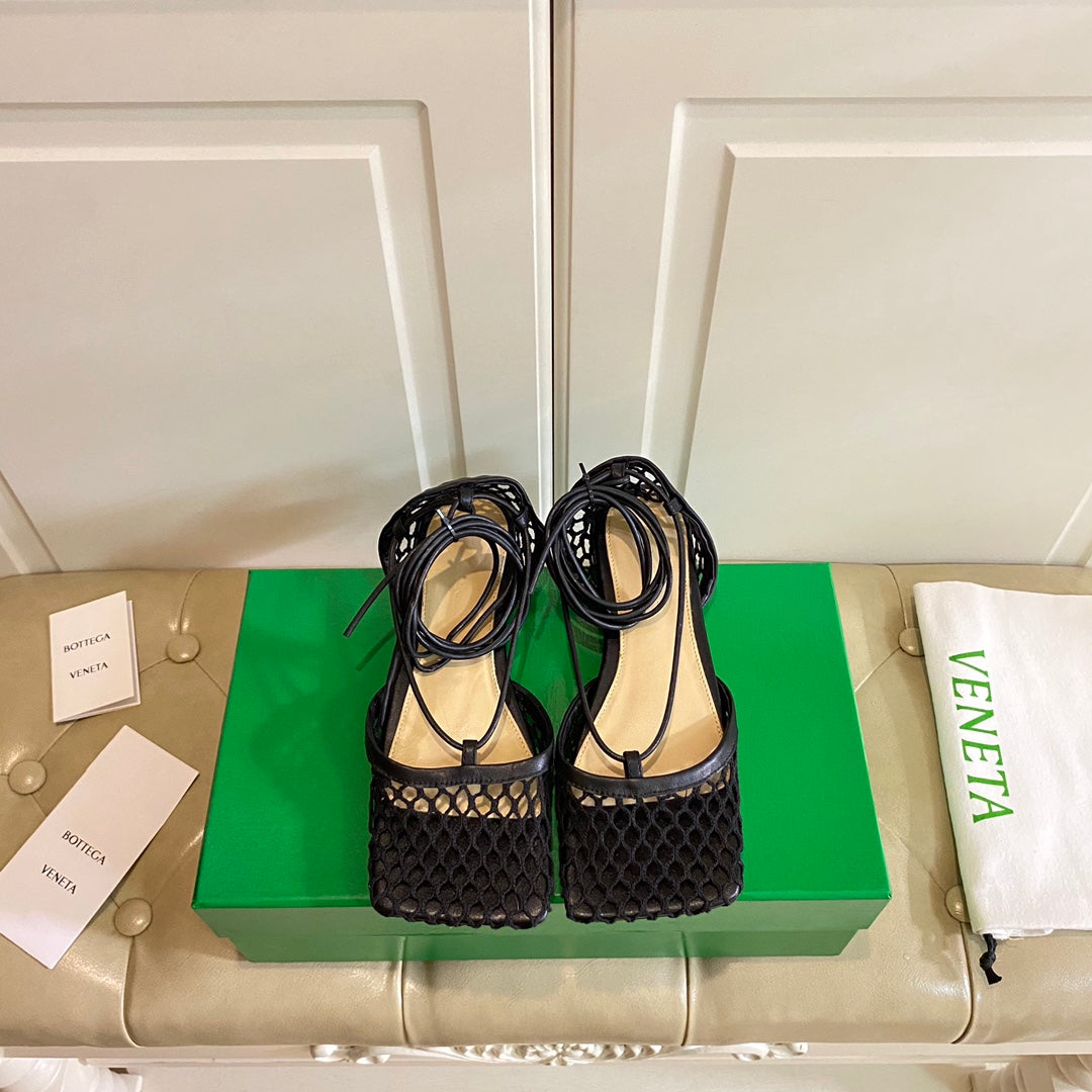 BOTTEGA VENETA STRETCH LACE-UP FLAT SANDAL IN BLACK METALLIZED MESH AND LEATHER