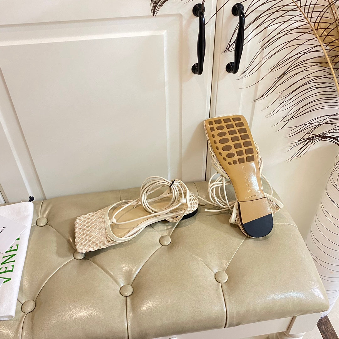 BOTTEGA VENETA STRETCH LACE-UP FLAT SANDAL IN WHITE CREAM METALLIZED MESH AND LEATHER