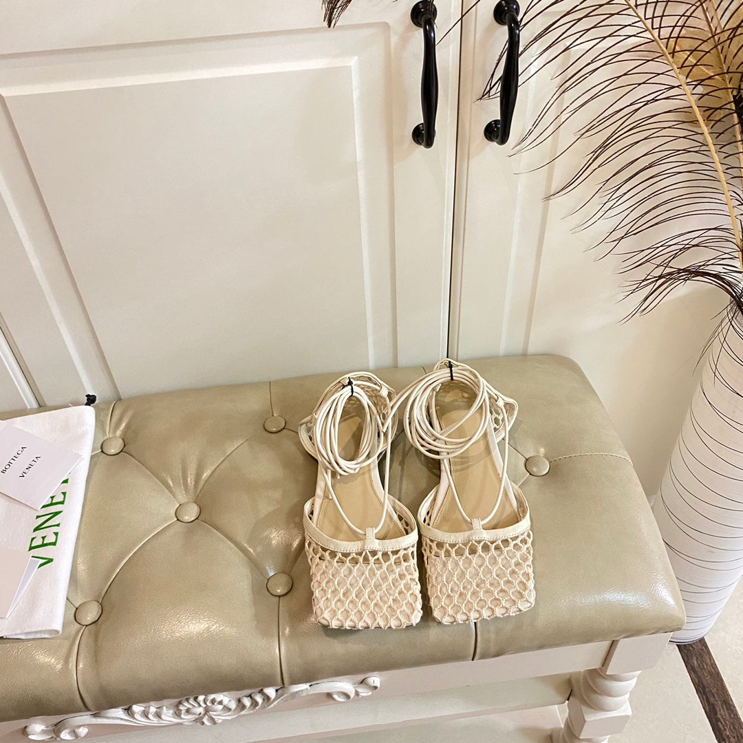 BOTTEGA VENETA STRETCH LACE-UP FLAT SANDAL IN WHITE CREAM METALLIZED MESH AND LEATHER