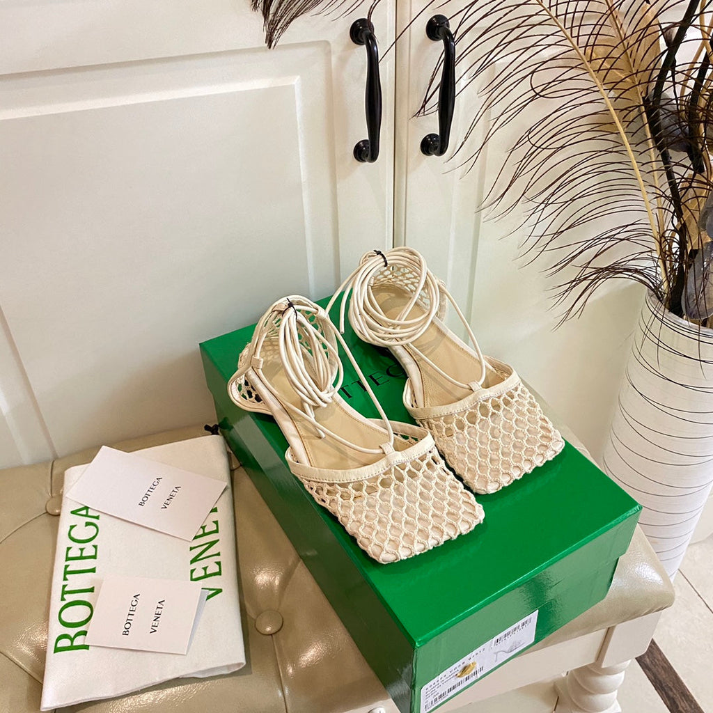 BOTTEGA VENETA STRETCH LACE-UP FLAT SANDAL IN WHITE CREAM METALLIZED MESH AND LEATHER