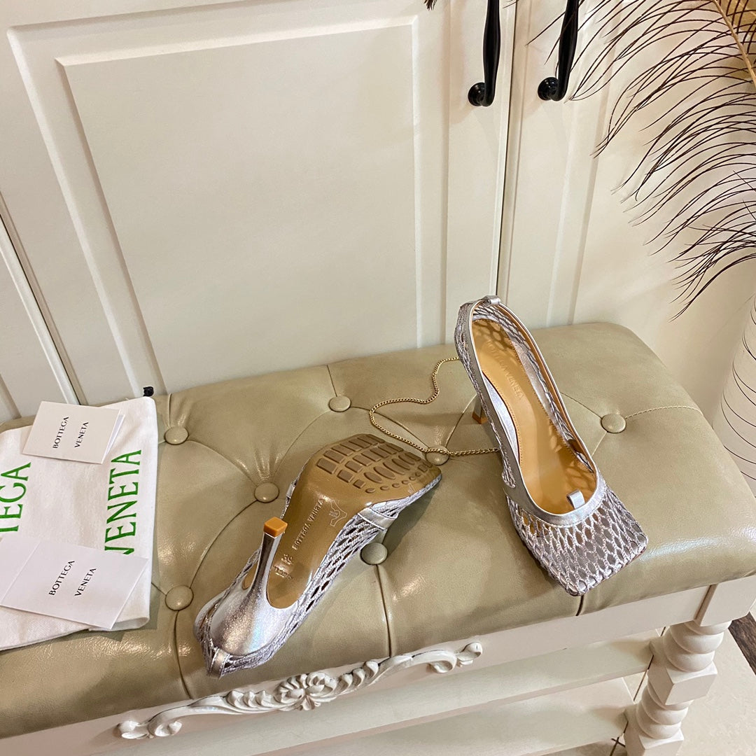 BOTTEGA VENETA STRETCH LACE-UP SANDAL IN SILVER METALLIZED MESH AND LEATHER 9 CM