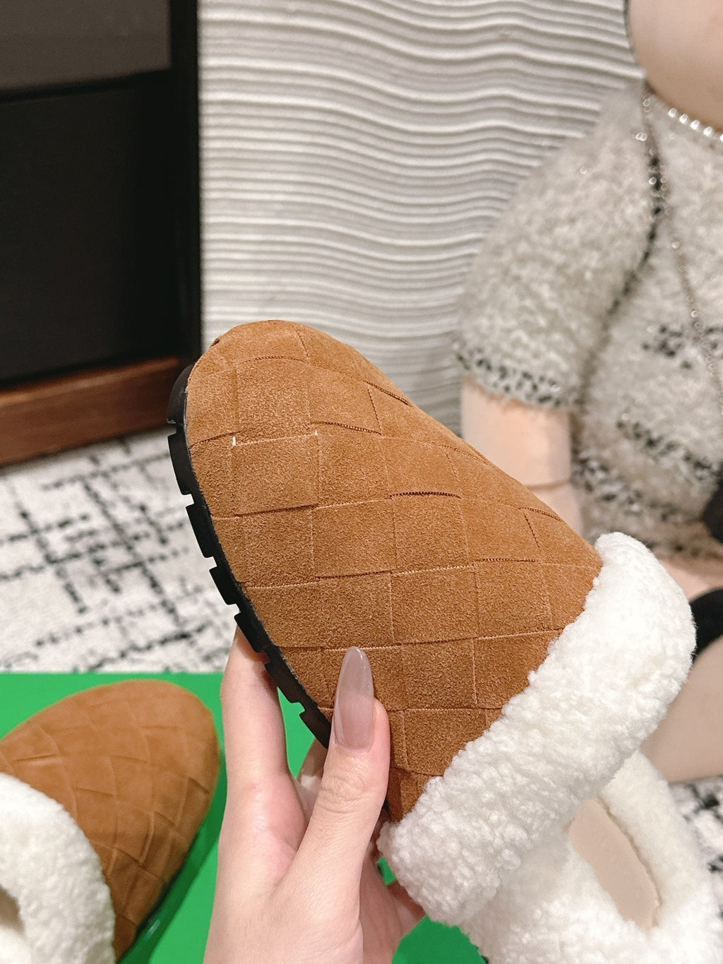 BOTTEGA VENETA REGGIE SLIPPER IN BRONZE BROWN SUEDE AND SHEARLING LINING