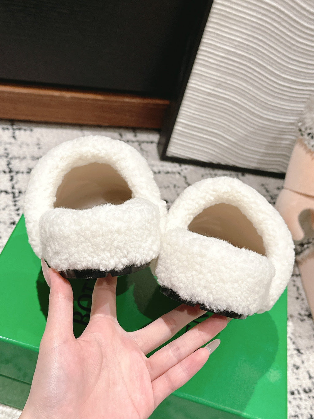 BOTTEGA VENETA REGGIE SLIPPER IN BRONZE BROWN SUEDE AND SHEARLING LINING