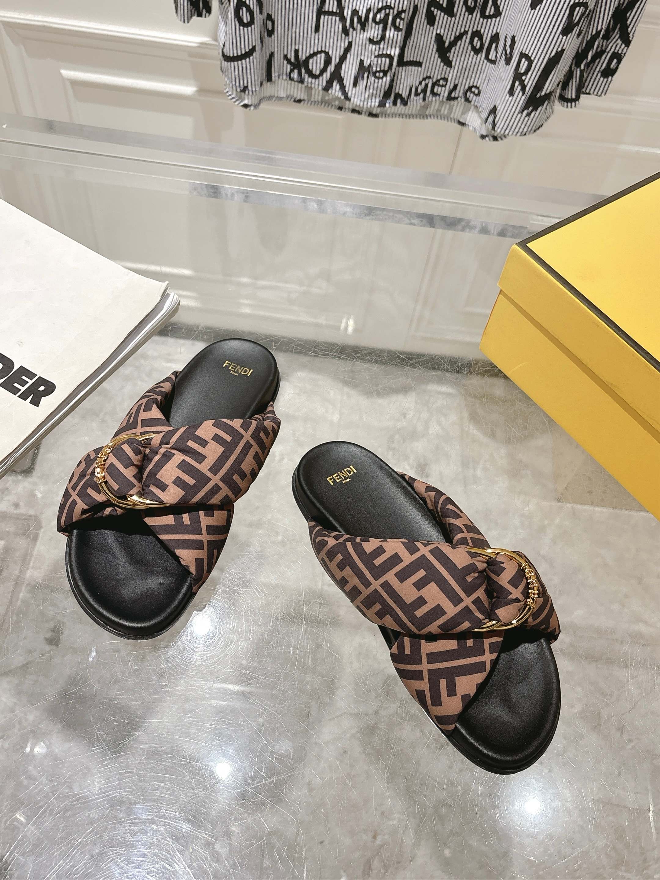 FF KNOT SLIDE SANDALS IN BROWN FABRIC
