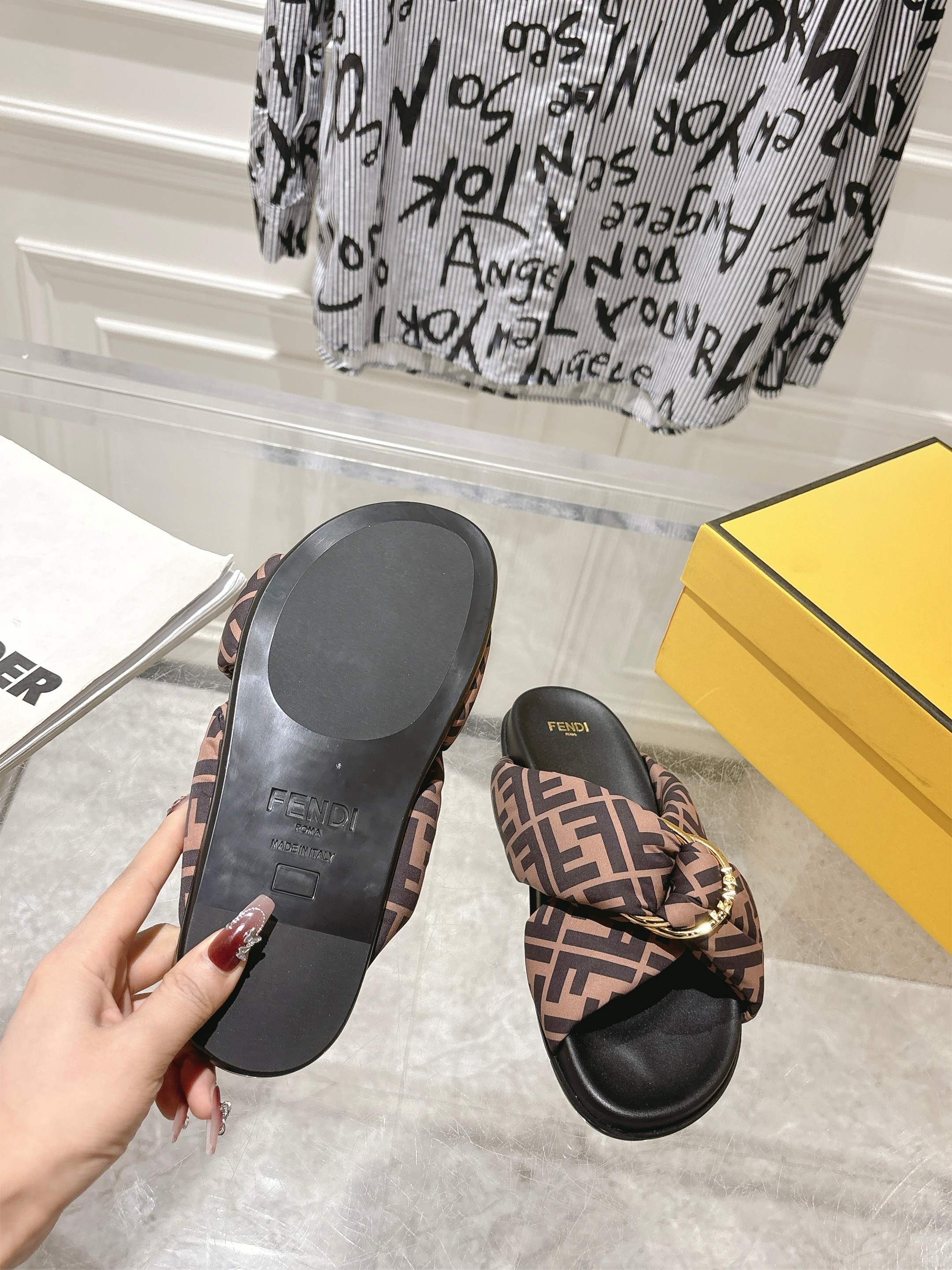 FF KNOT SLIDE SANDALS IN BROWN FABRIC