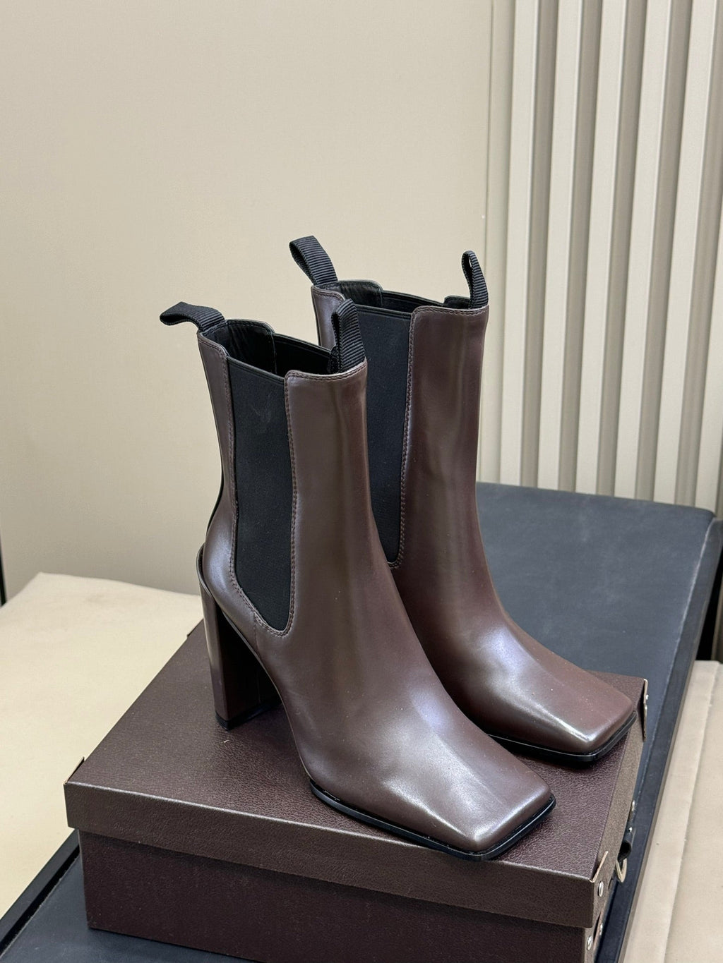 ALAIA 25S ANKLE HIGH-HEELED BOOTS IN BROWN CALFSKIN AND CANVAS