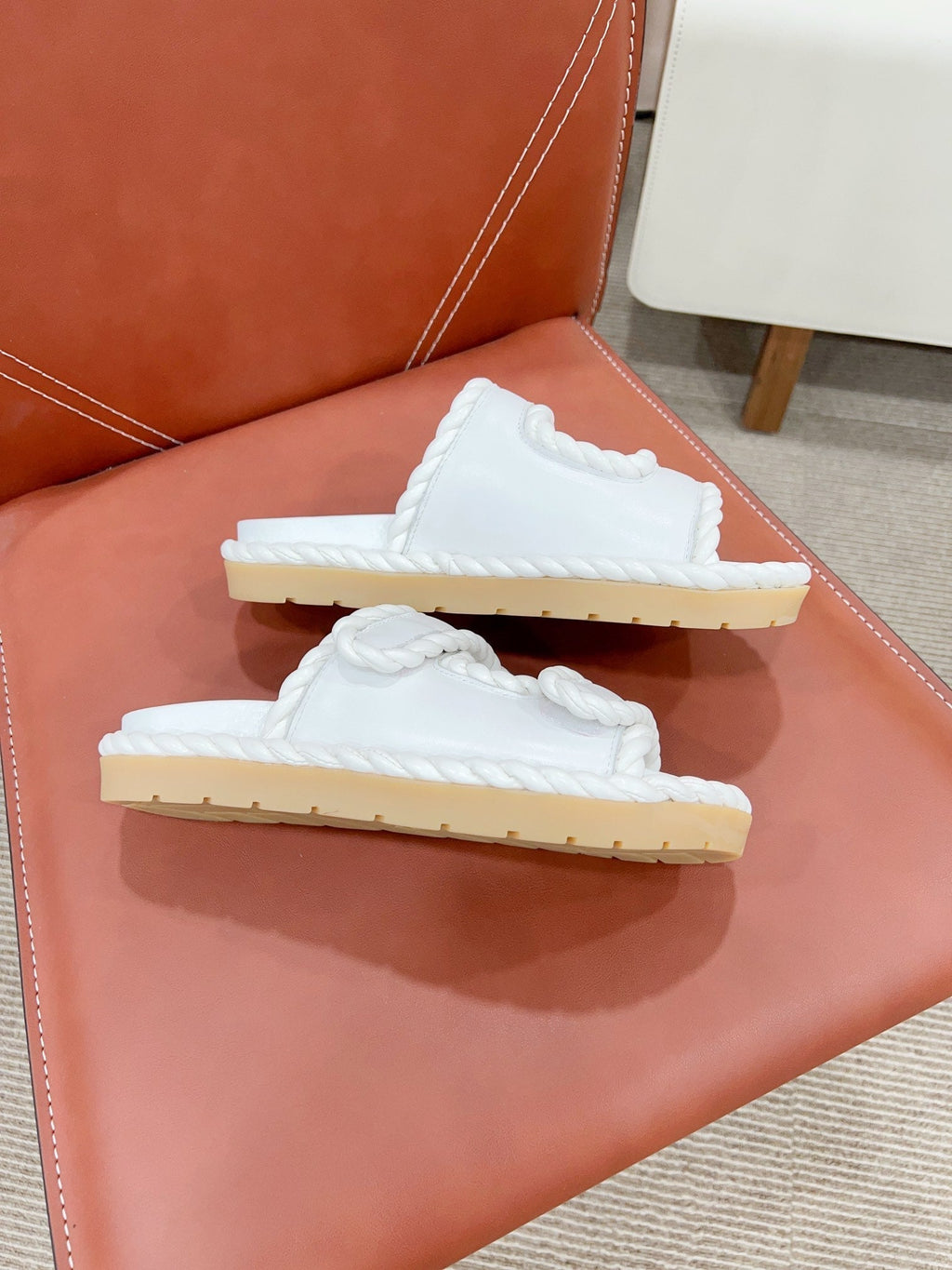 BOTTEGA VENETA REFINED DAD SANDAL IN WHITE LAMBSKIN MULE