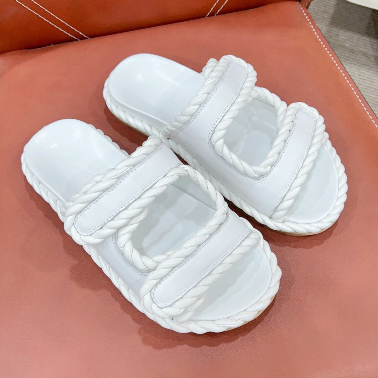 BOTTEGA VENETA REFINED DAD SANDAL IN WHITE LAMBSKIN MULE