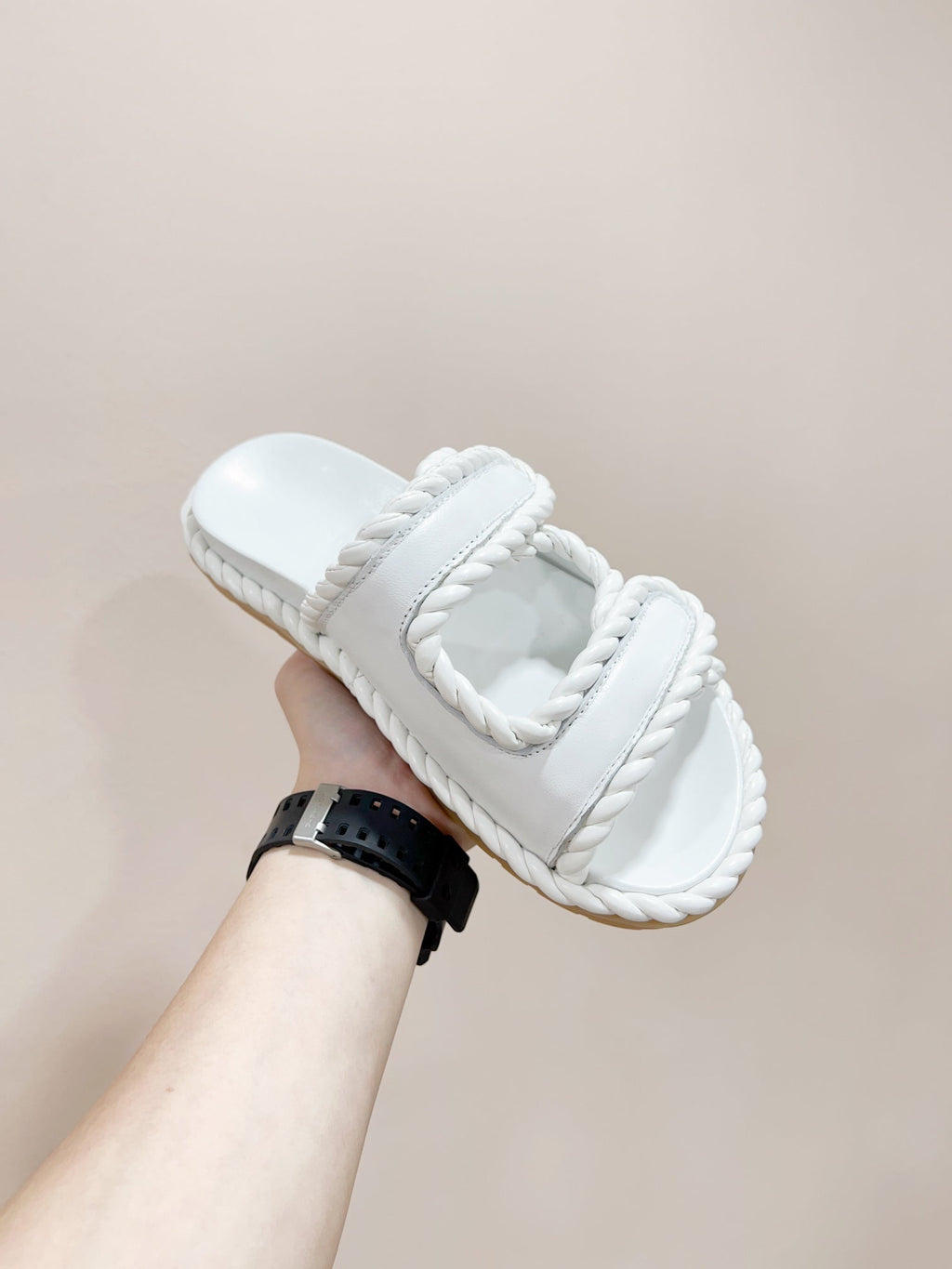BOTTEGA VENETA REFINED DAD SANDAL IN WHITE LAMBSKIN MULE