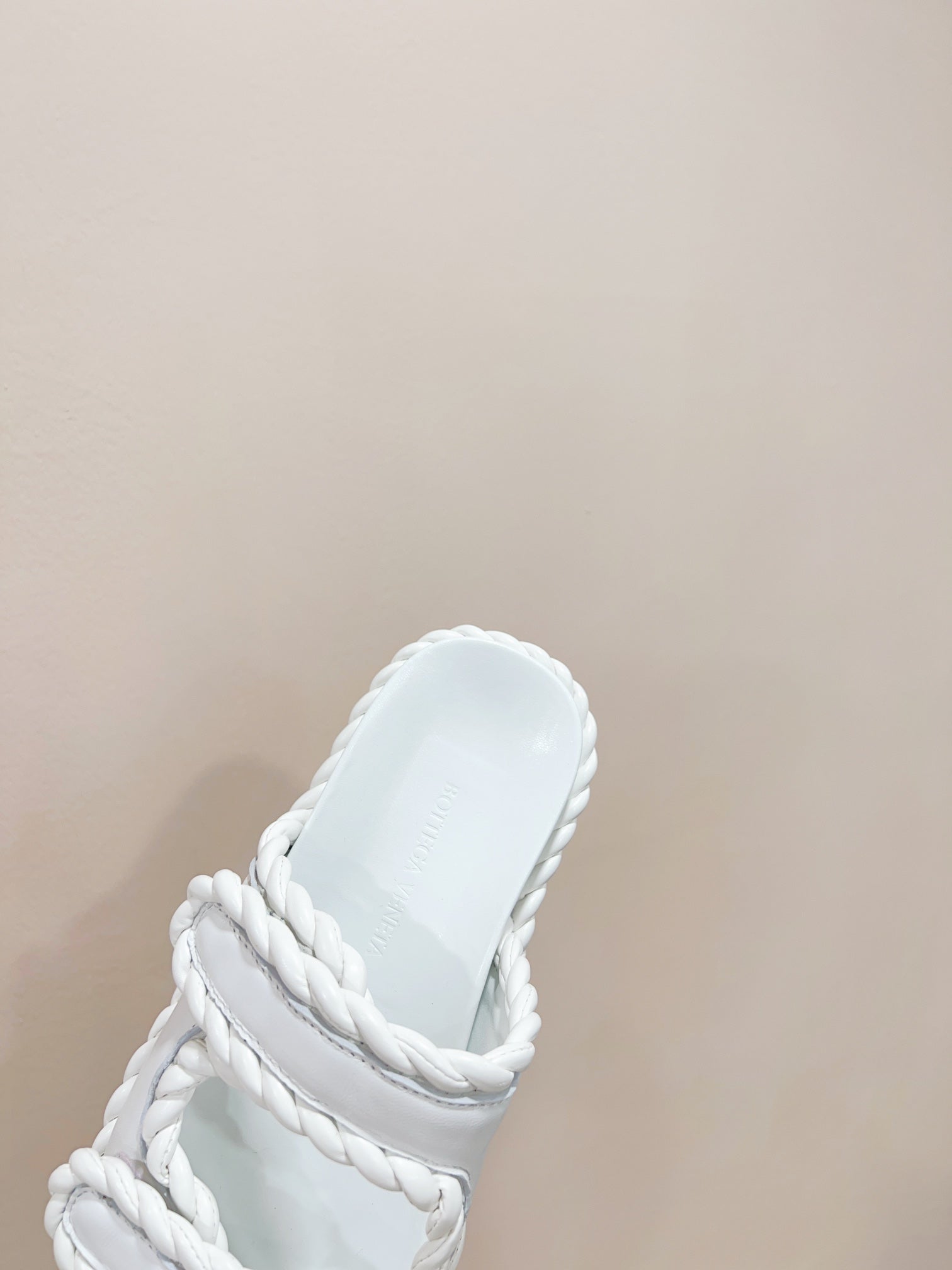 BOTTEGA VENETA REFINED DAD SANDAL IN WHITE LAMBSKIN MULE