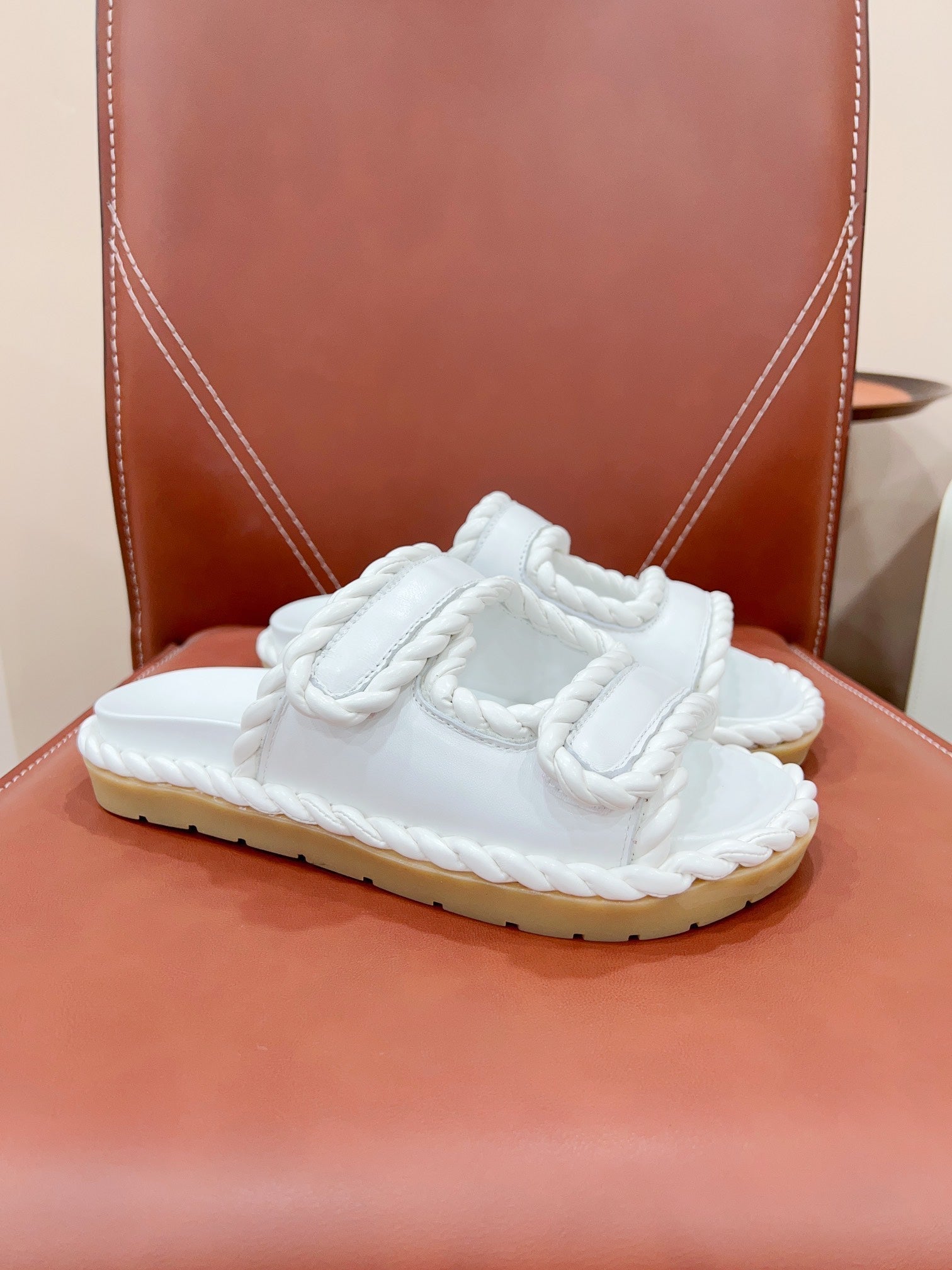 BOTTEGA VENETA REFINED DAD SANDAL IN WHITE LAMBSKIN MULE