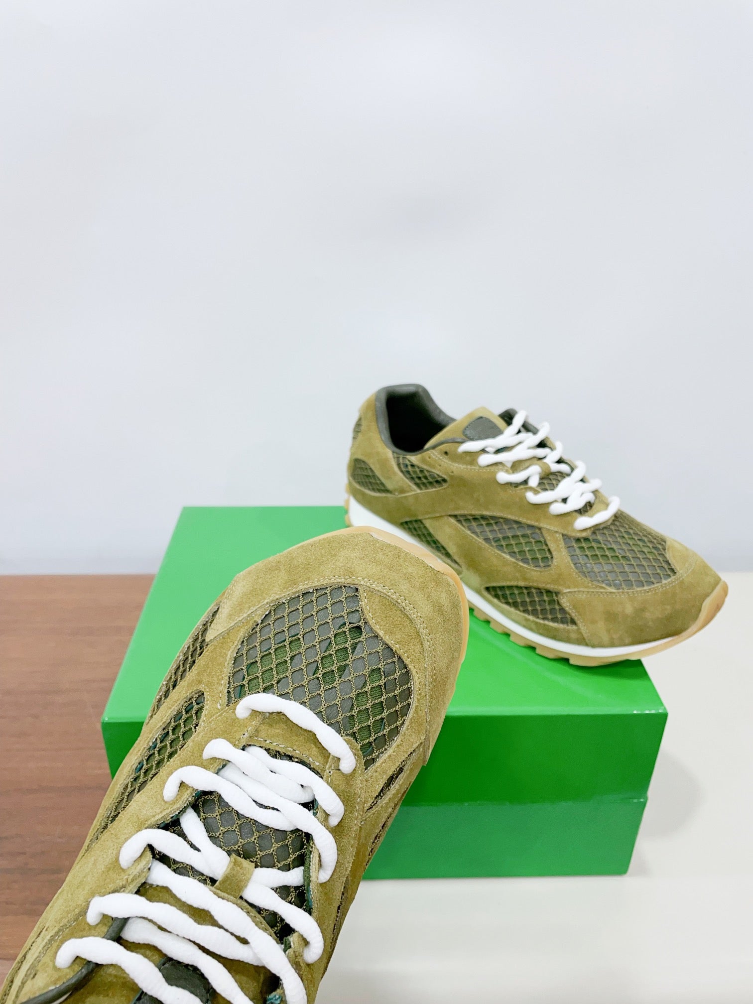 BOTTEGA VENETA ORBIT SNEAKER IN OLIVE GREEN SUEDE AND TECHNICAL MESH