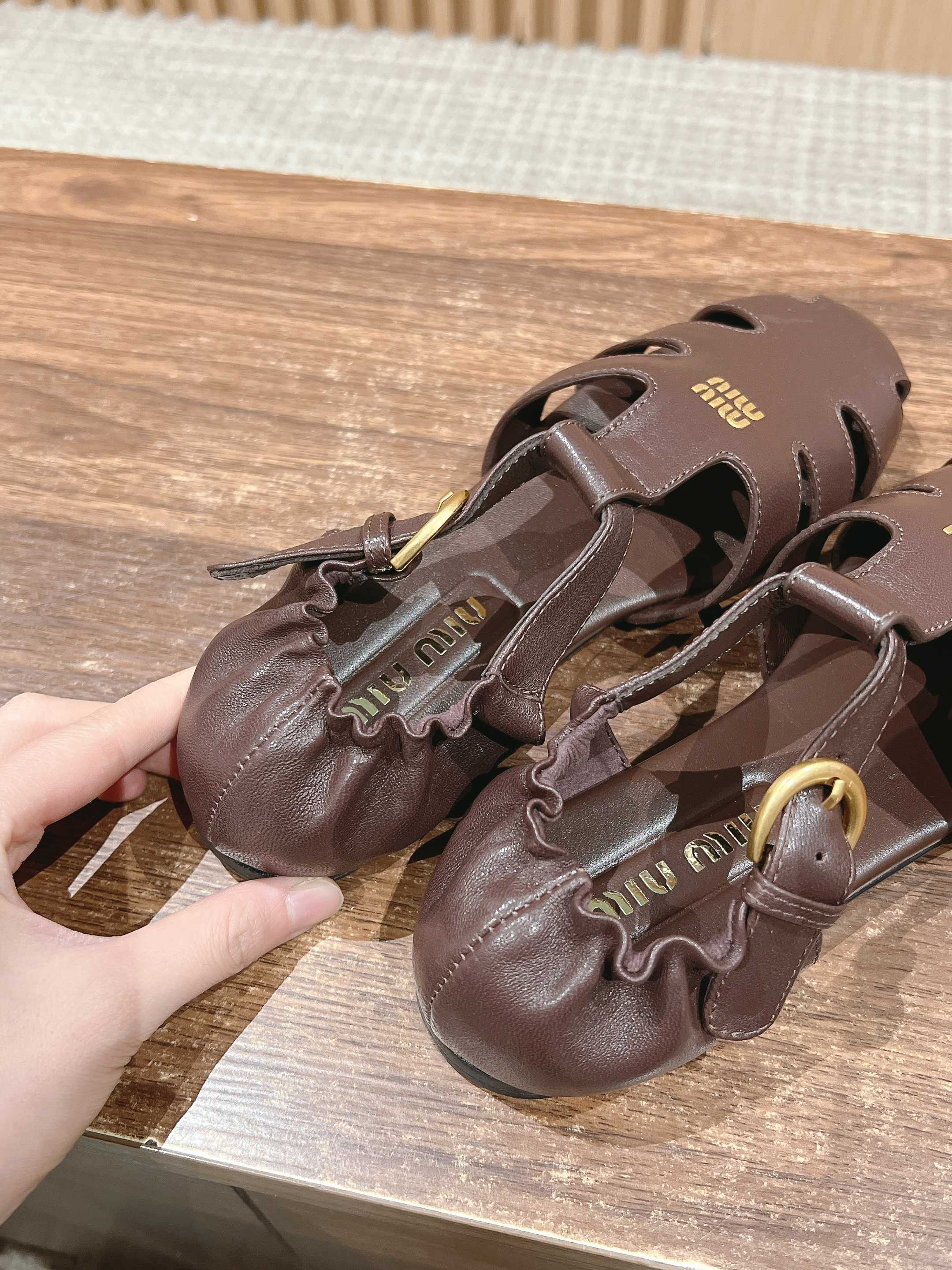 FISHERMAN BUCKLE SANDALS IN COCOA BROWN LAMBSKIN