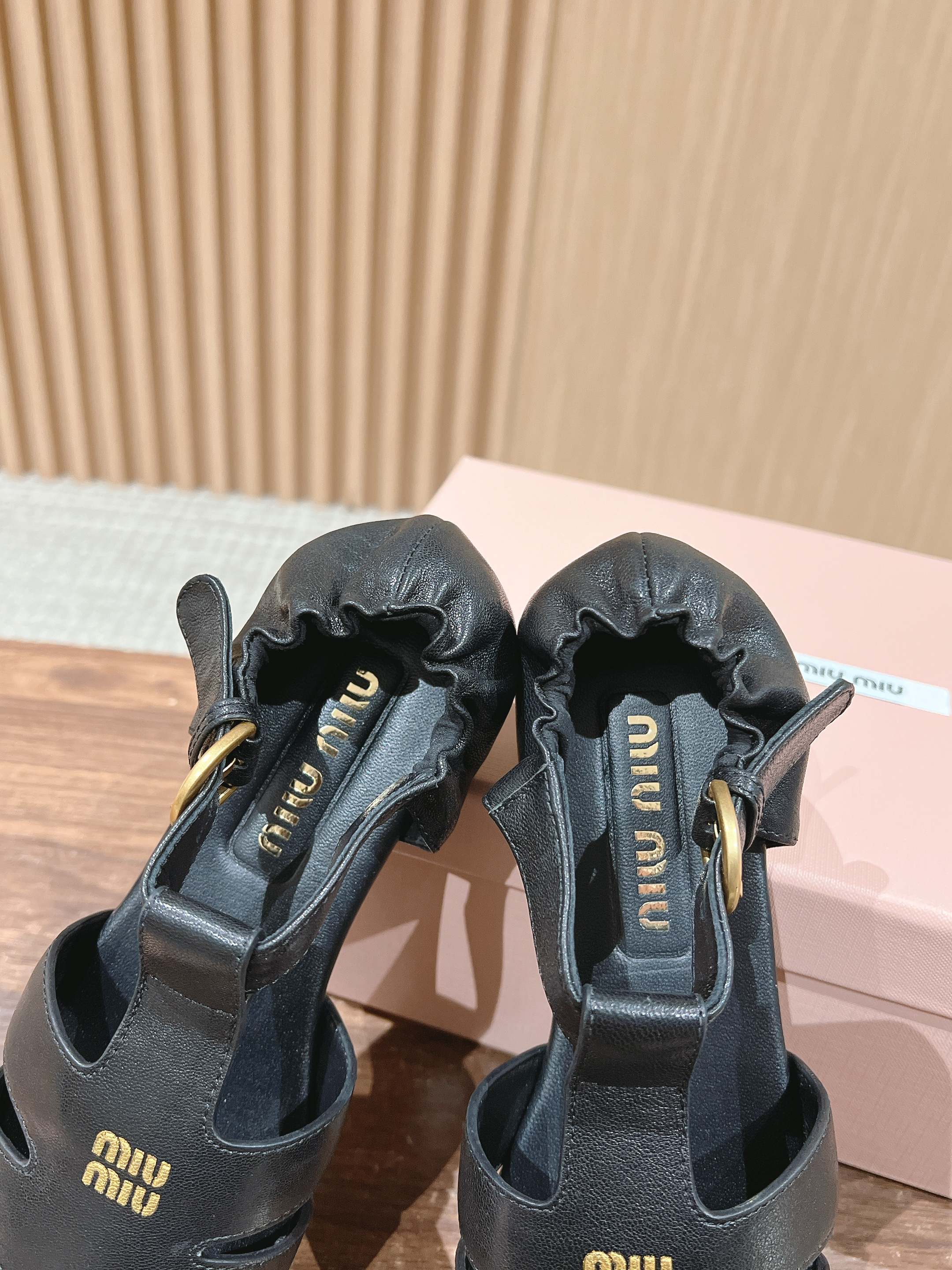 FISHERMAN BUCKLE SANDALS IN BLACK LAMBSKIN