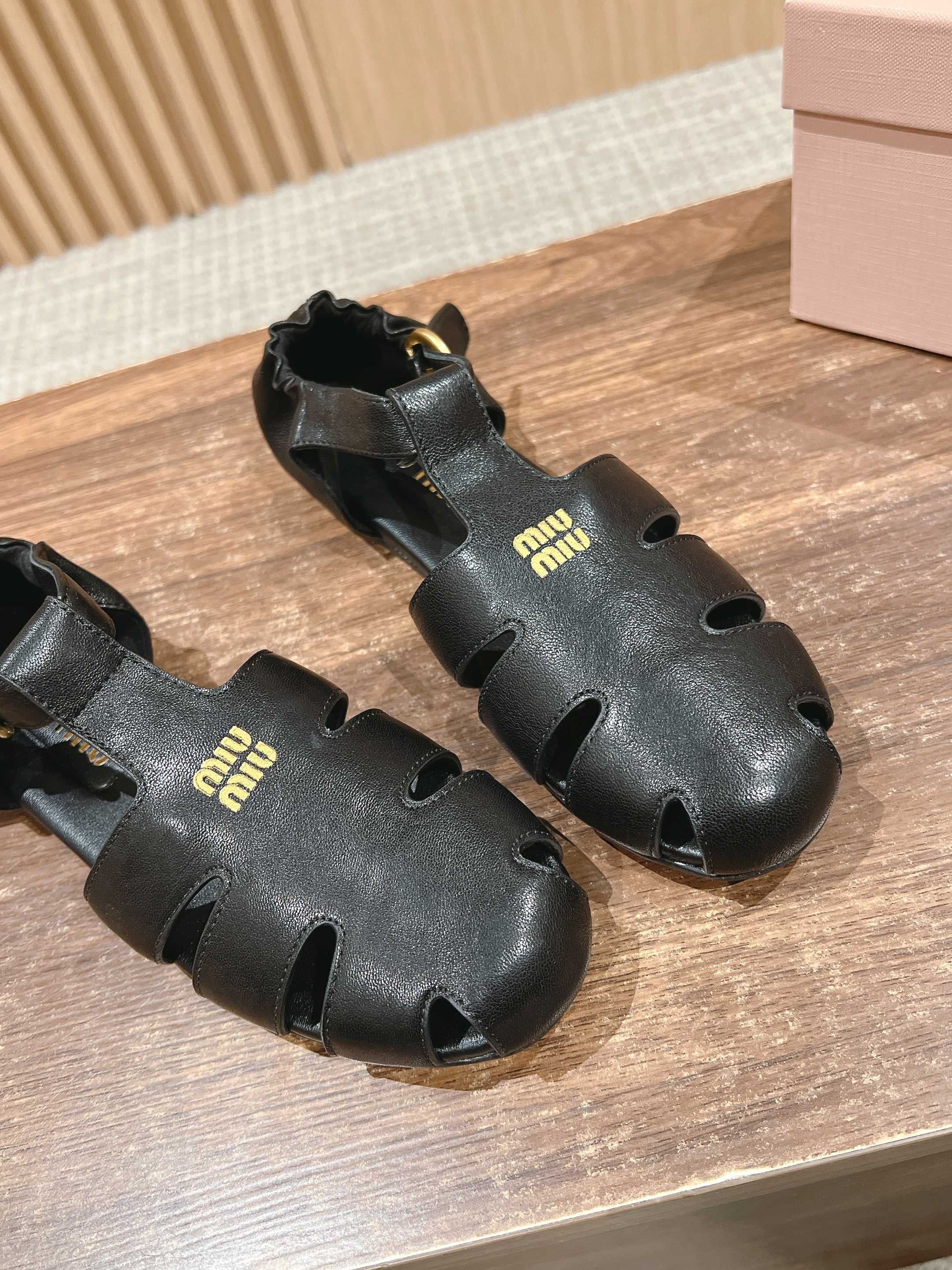 FISHERMAN BUCKLE SANDALS IN BLACK LAMBSKIN
