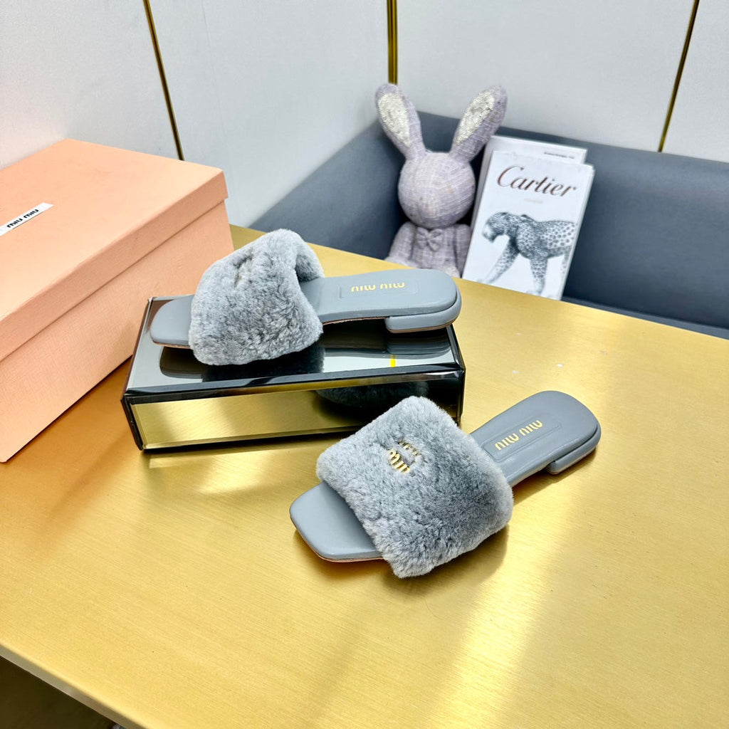 GRAY SLIPPERS LAMB FUR