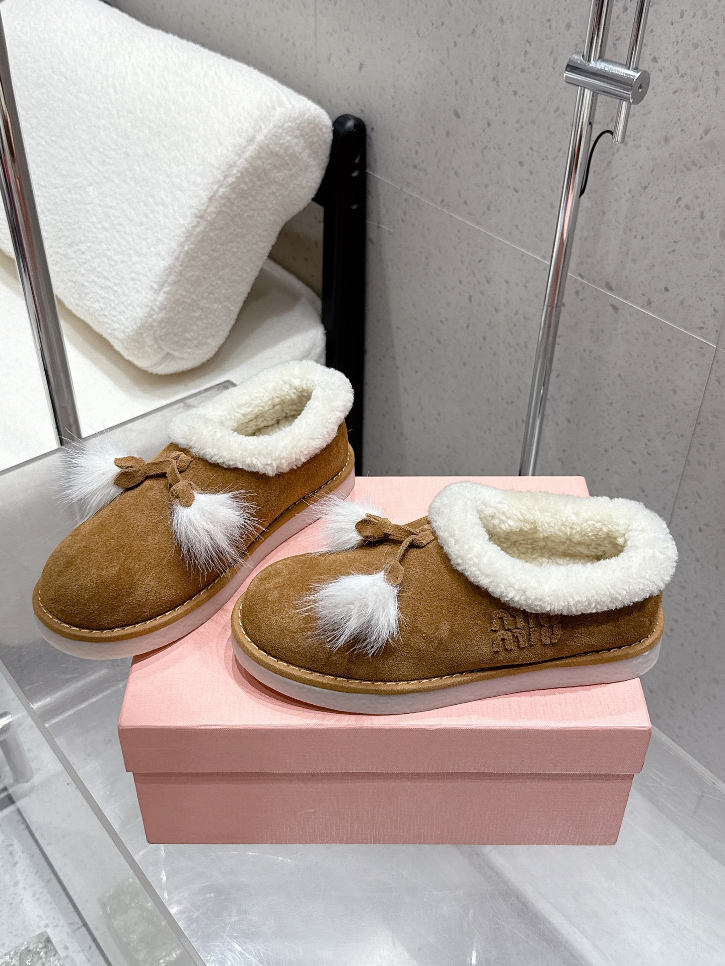 MM SHEARLING SHOES IN BROWN AND WHITE SUEDE