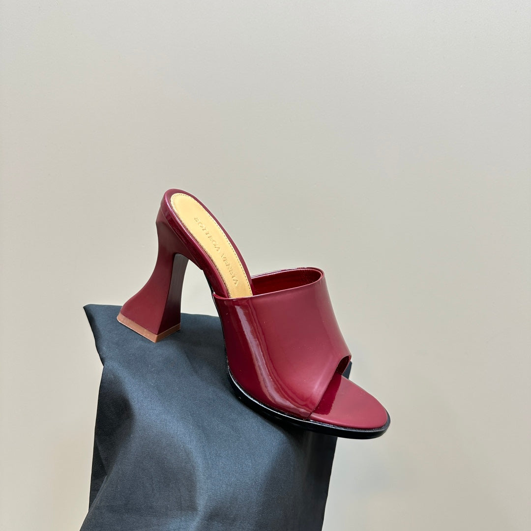 BOTTEGA VENETA HIGH MULE 95 MM IN WINE RED CALFSKIN