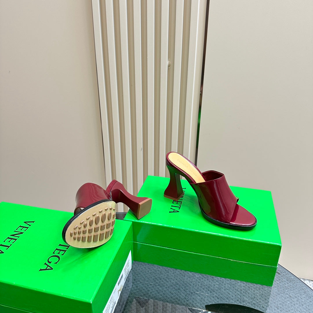 BOTTEGA VENETA HIGH MULE 95 MM IN WINE RED CALFSKIN